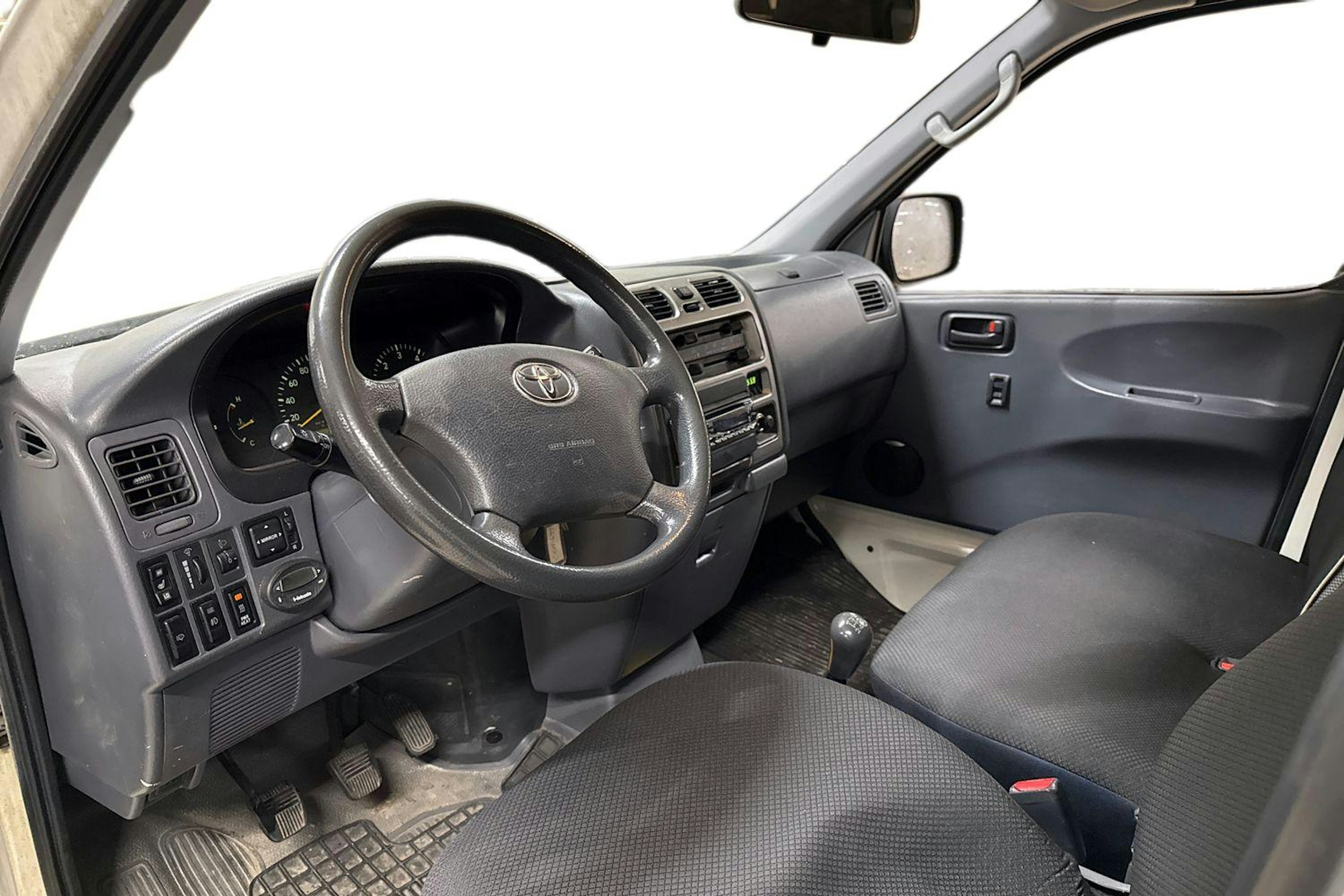 valkoinen Toyota Hiace 2007 kuva 3.