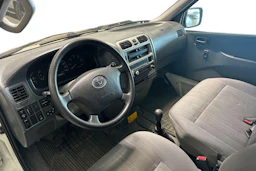 valkoinen Toyota Hiace 2007 kuva 3.