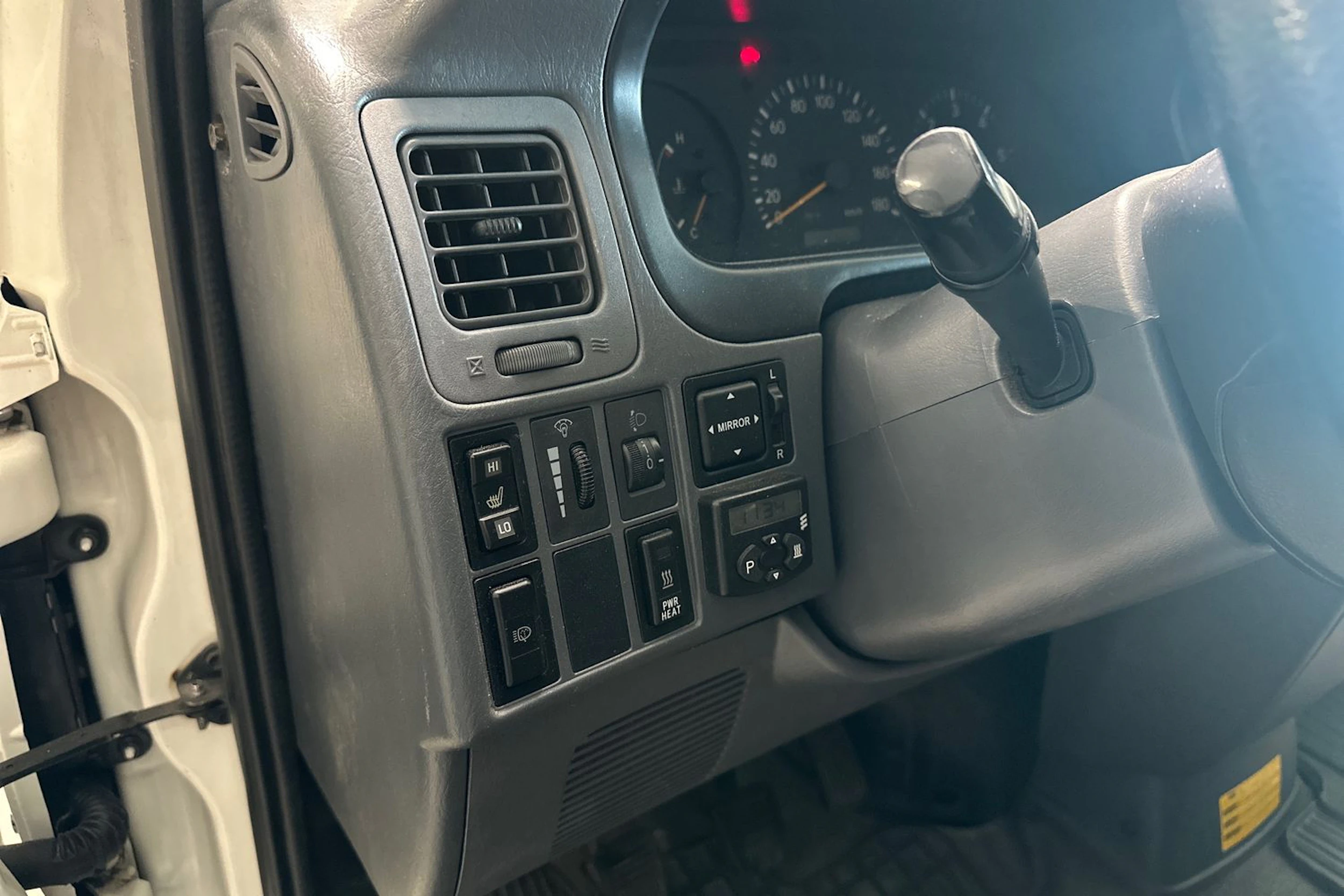 valkoinen Toyota Hiace 2007 kuva 4.