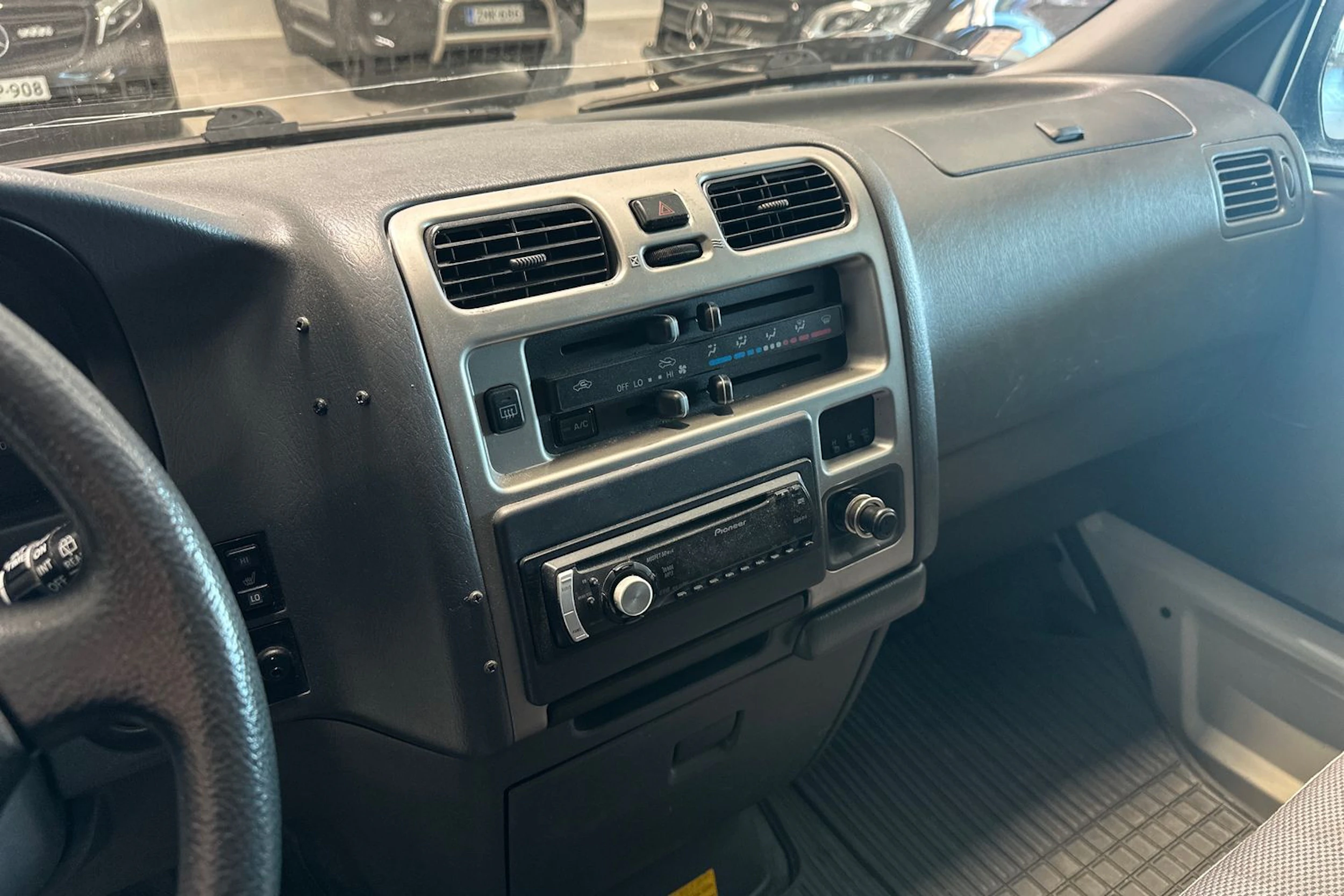 valkoinen Toyota Hiace 2007 kuva 5.