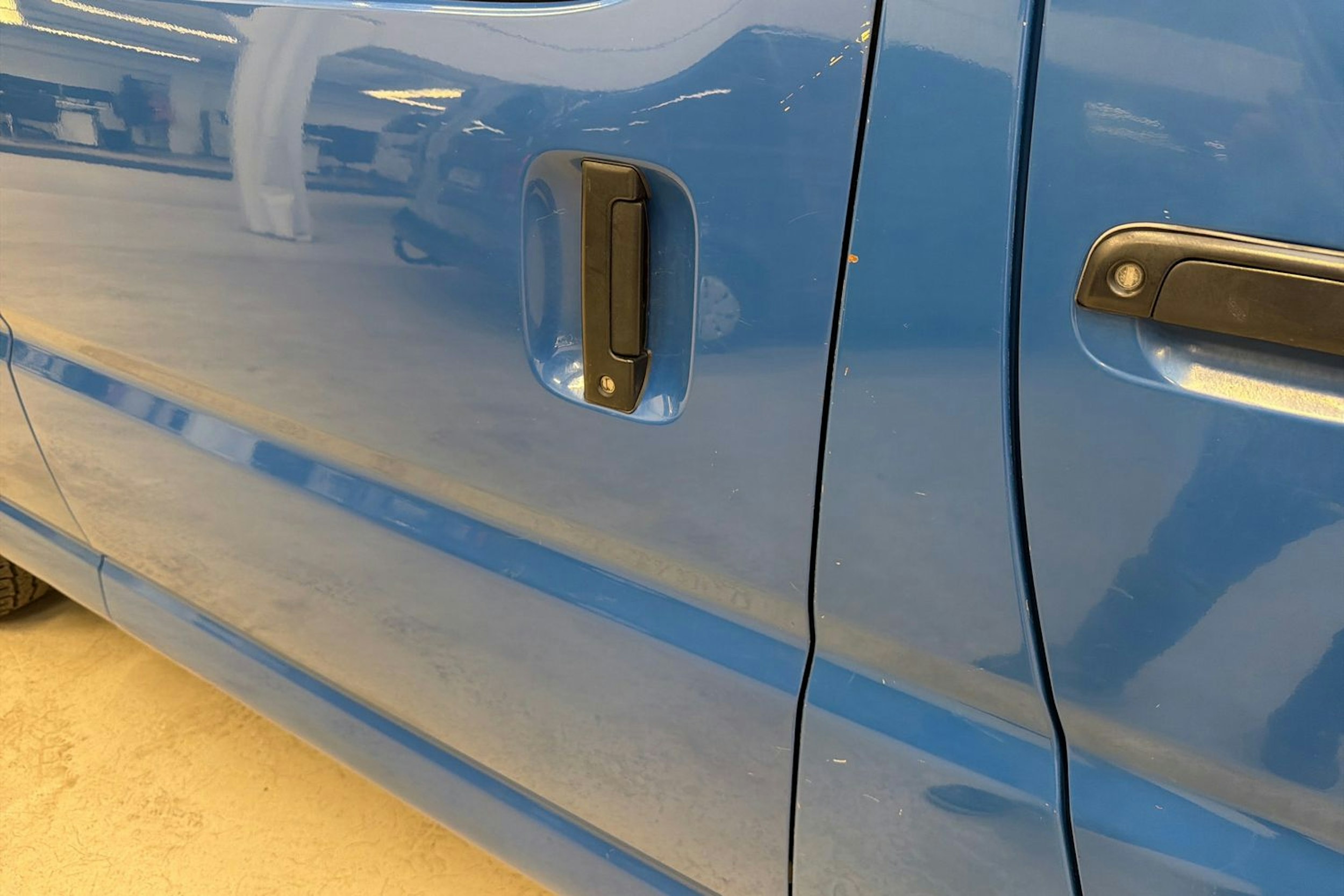 sininen Toyota Hiace 2007 kuva 23.