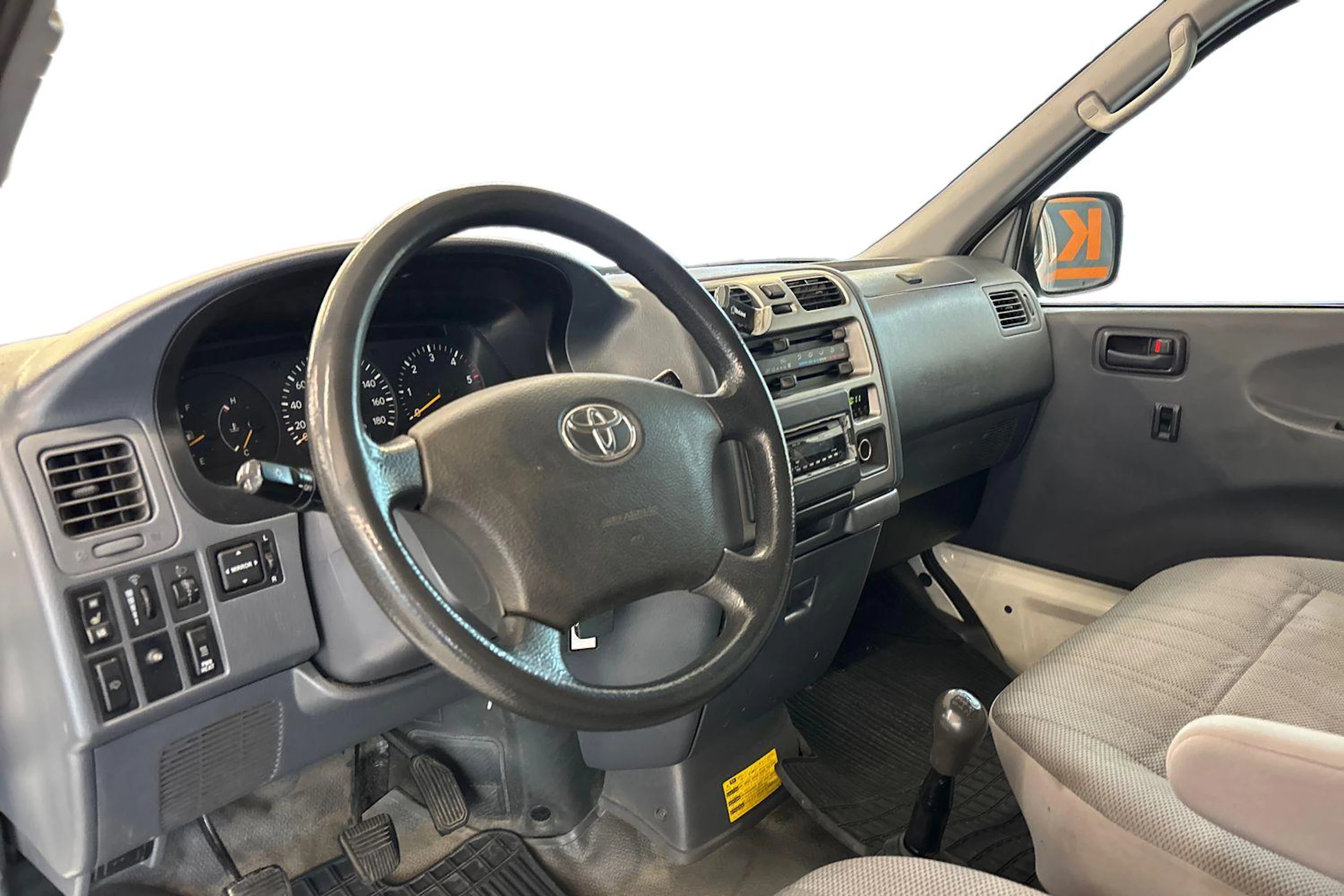 Valkoinen Toyota HIACE 2007 kuva 8.
