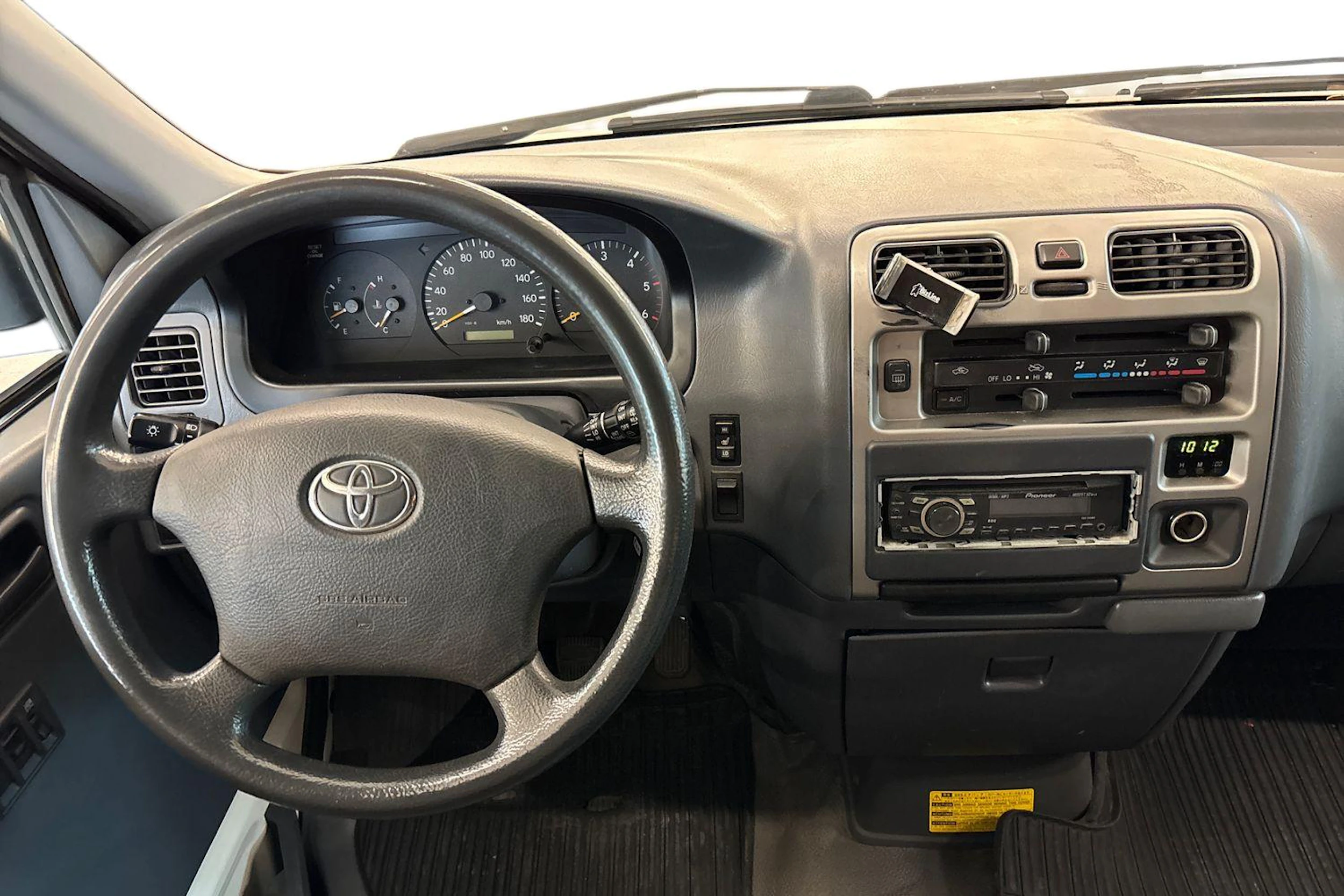 Valkoinen Toyota HIACE 2007 kuva 9.