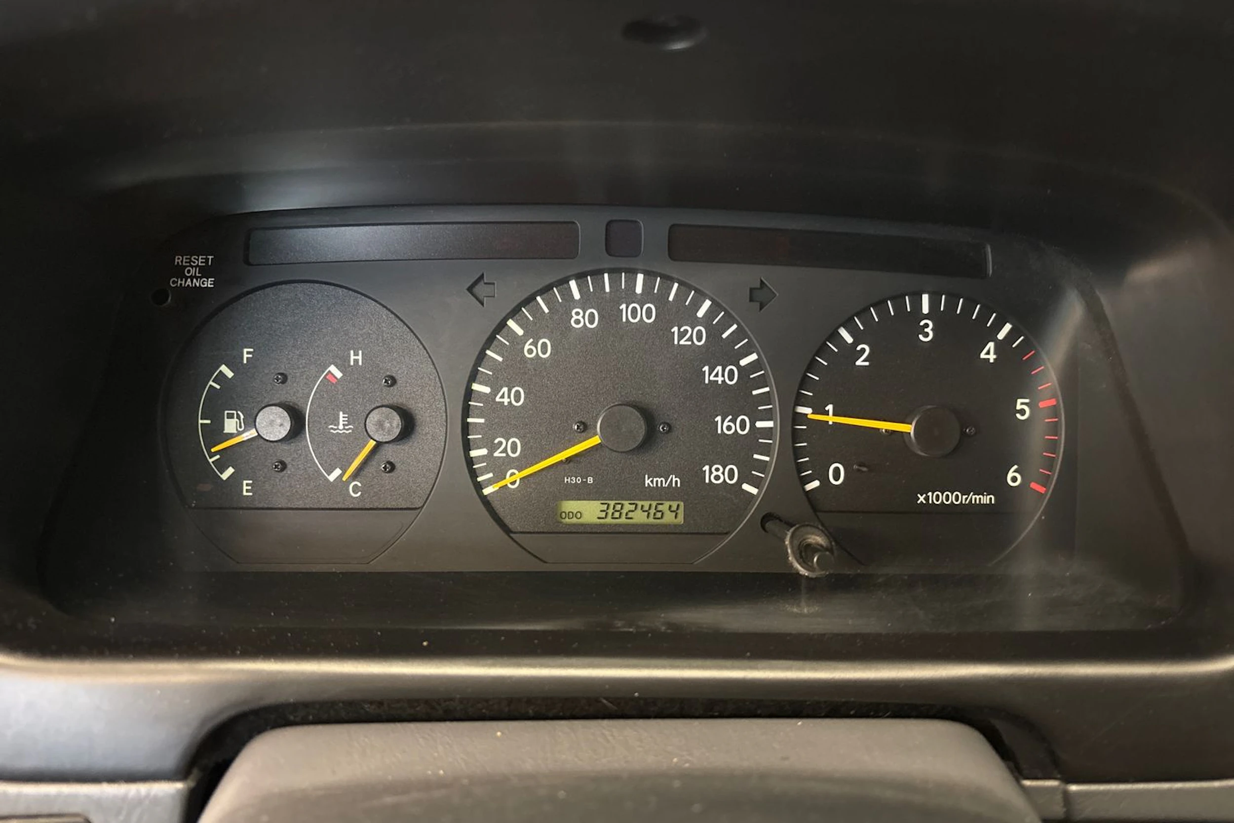 Valkoinen Toyota HIACE 2007 kuva 13.
