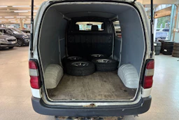 Valkoinen Toyota HIACE 2007 kuva 18.