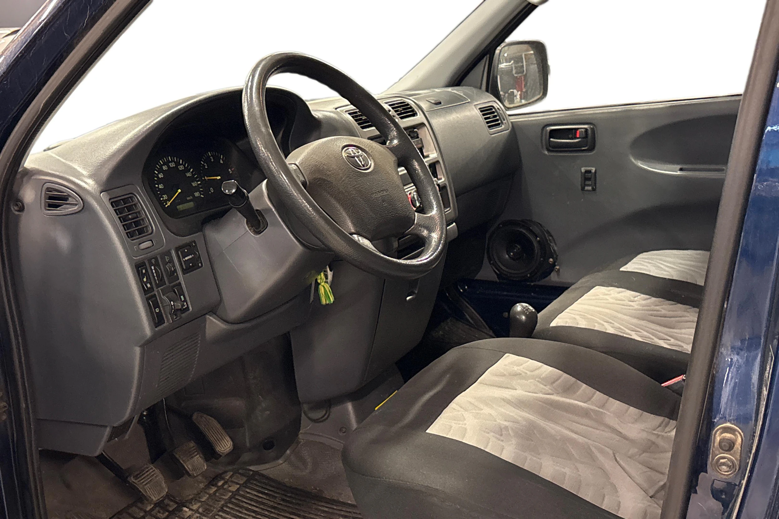 sininen Toyota Hiace 2007 kuva 3.