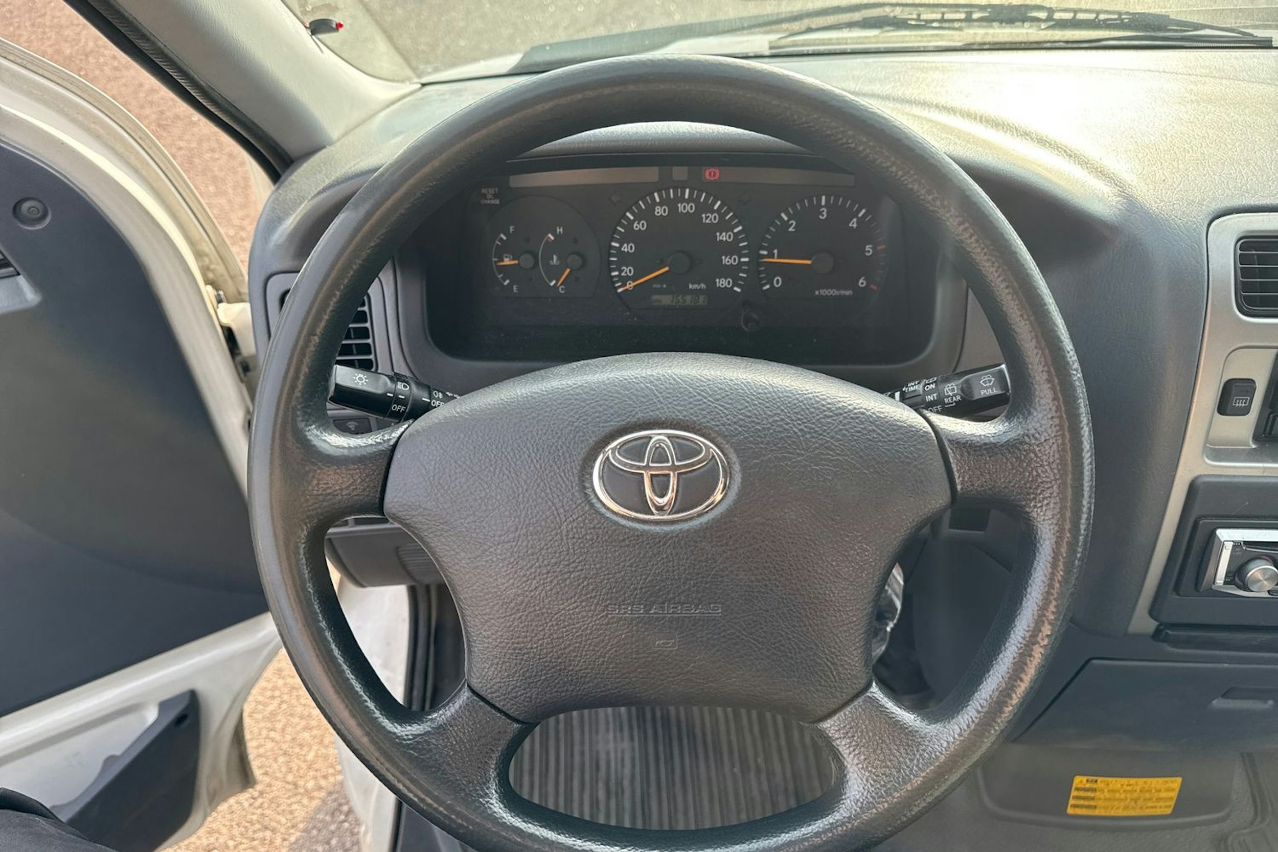 valkoinen Toyota Hiace 2007 kuva 11.