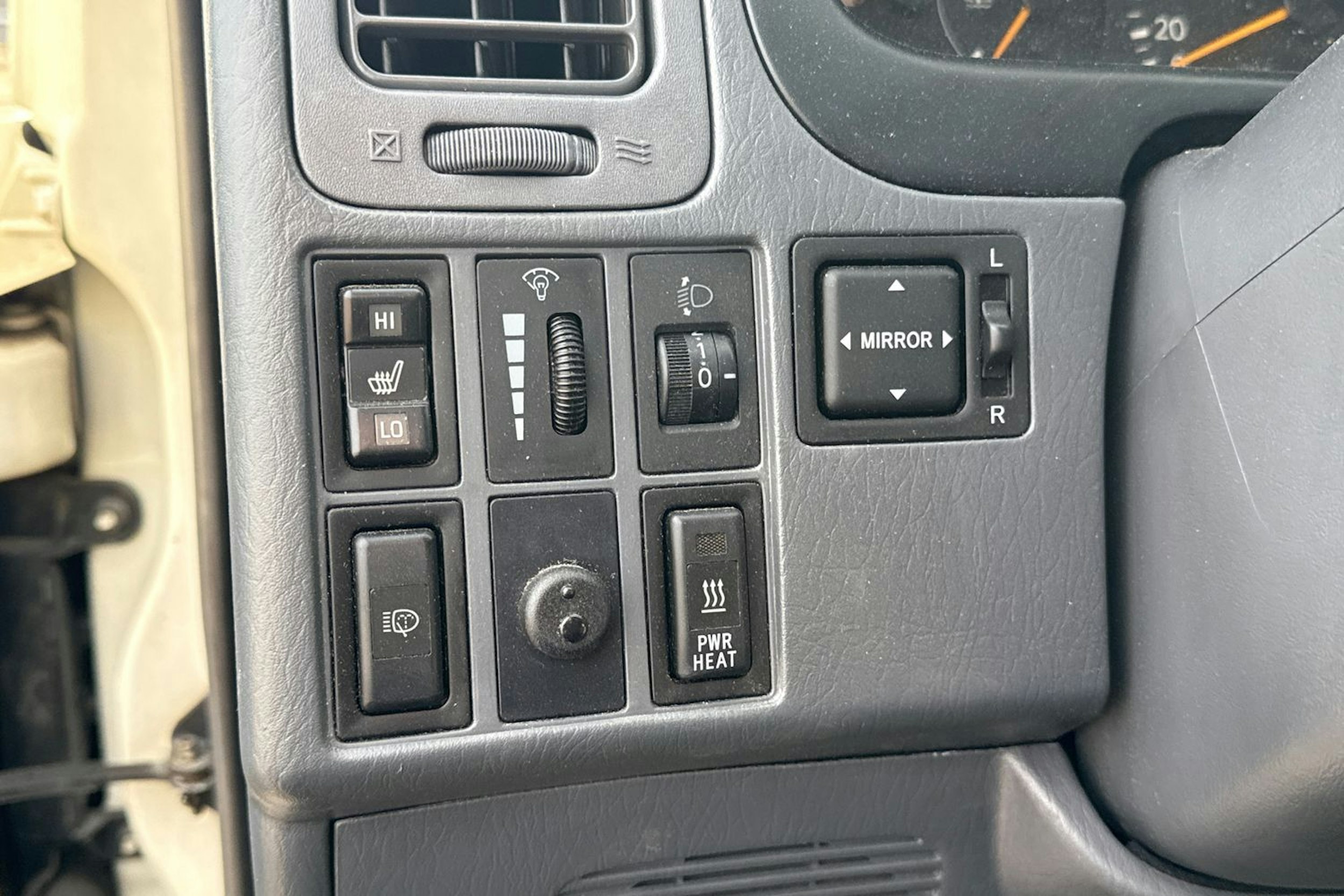 valkoinen Toyota Hiace 2007 kuva 12.