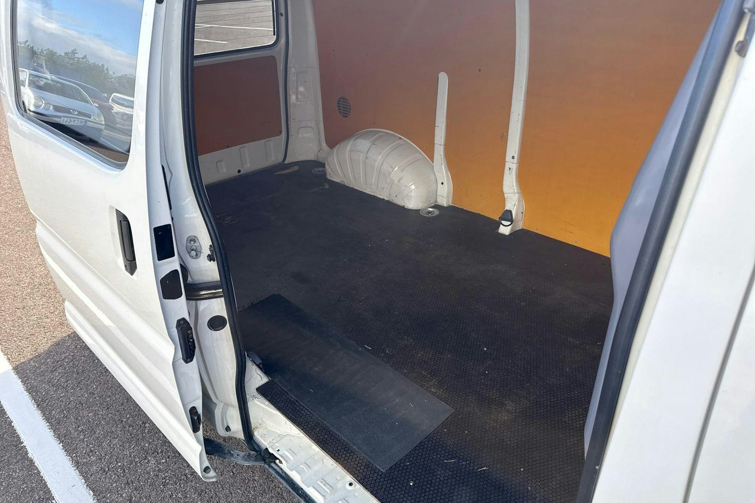 valkoinen Toyota Hiace 2007 kuva 23.