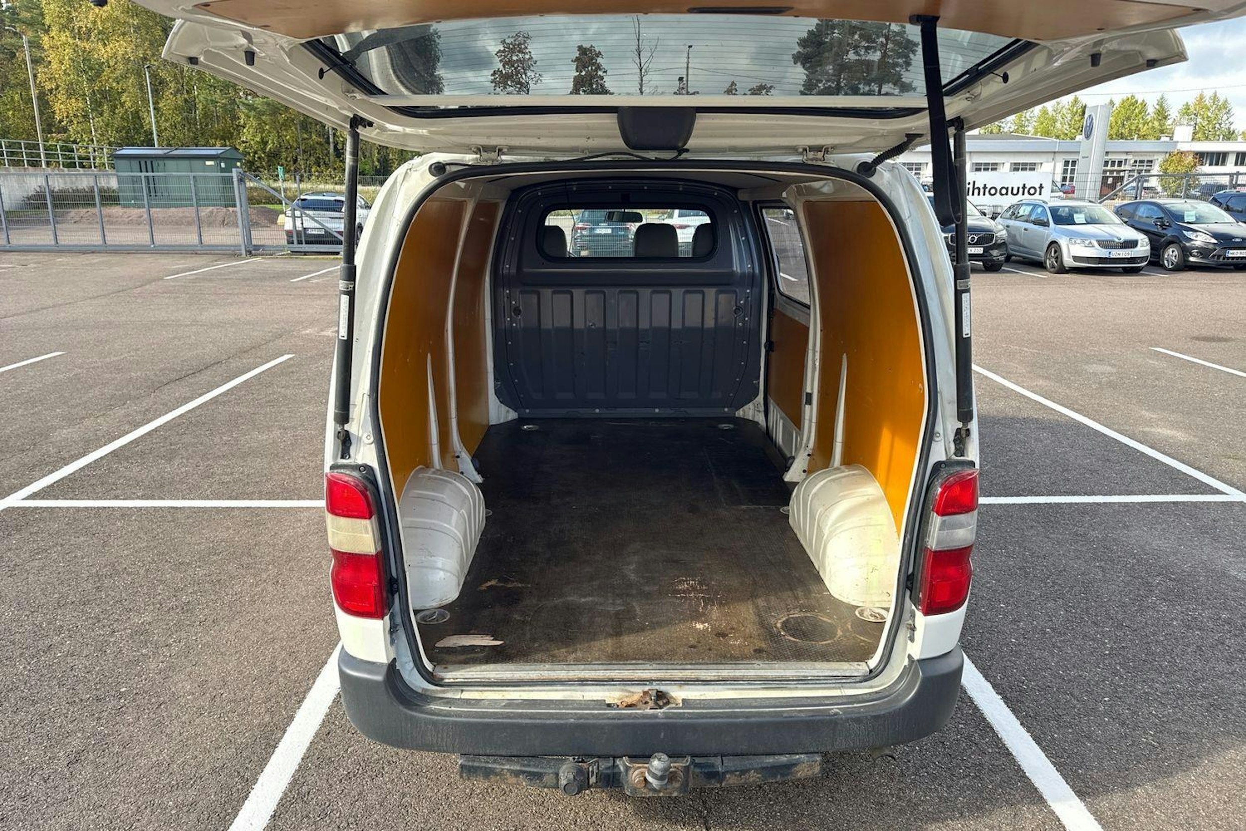 valkoinen Toyota Hiace 2007 kuva 25.