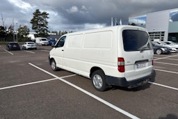 valkoinen Toyota Hiace 2007 kuva 28.