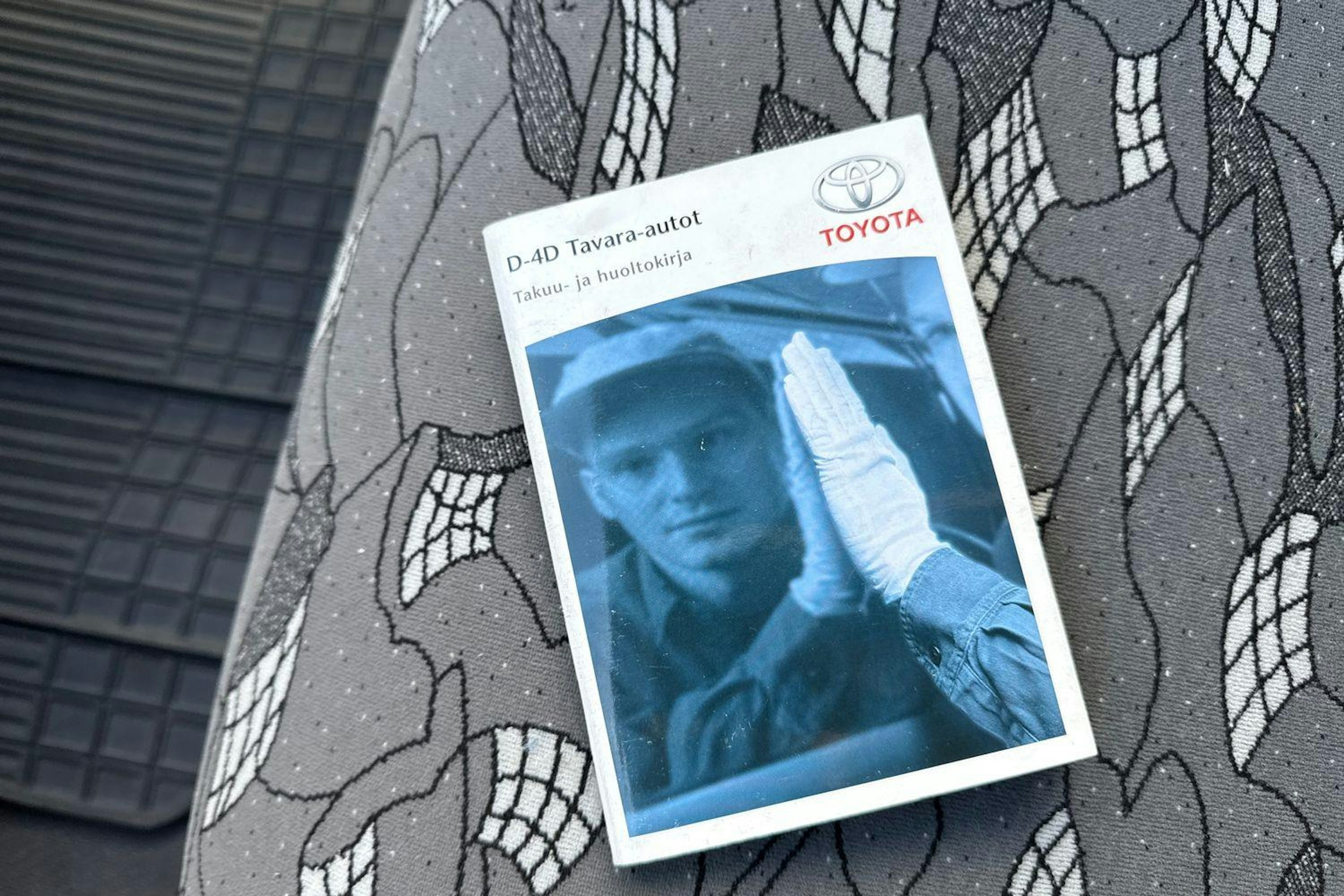 valkoinen Toyota Hiace 2007 kuva 35.