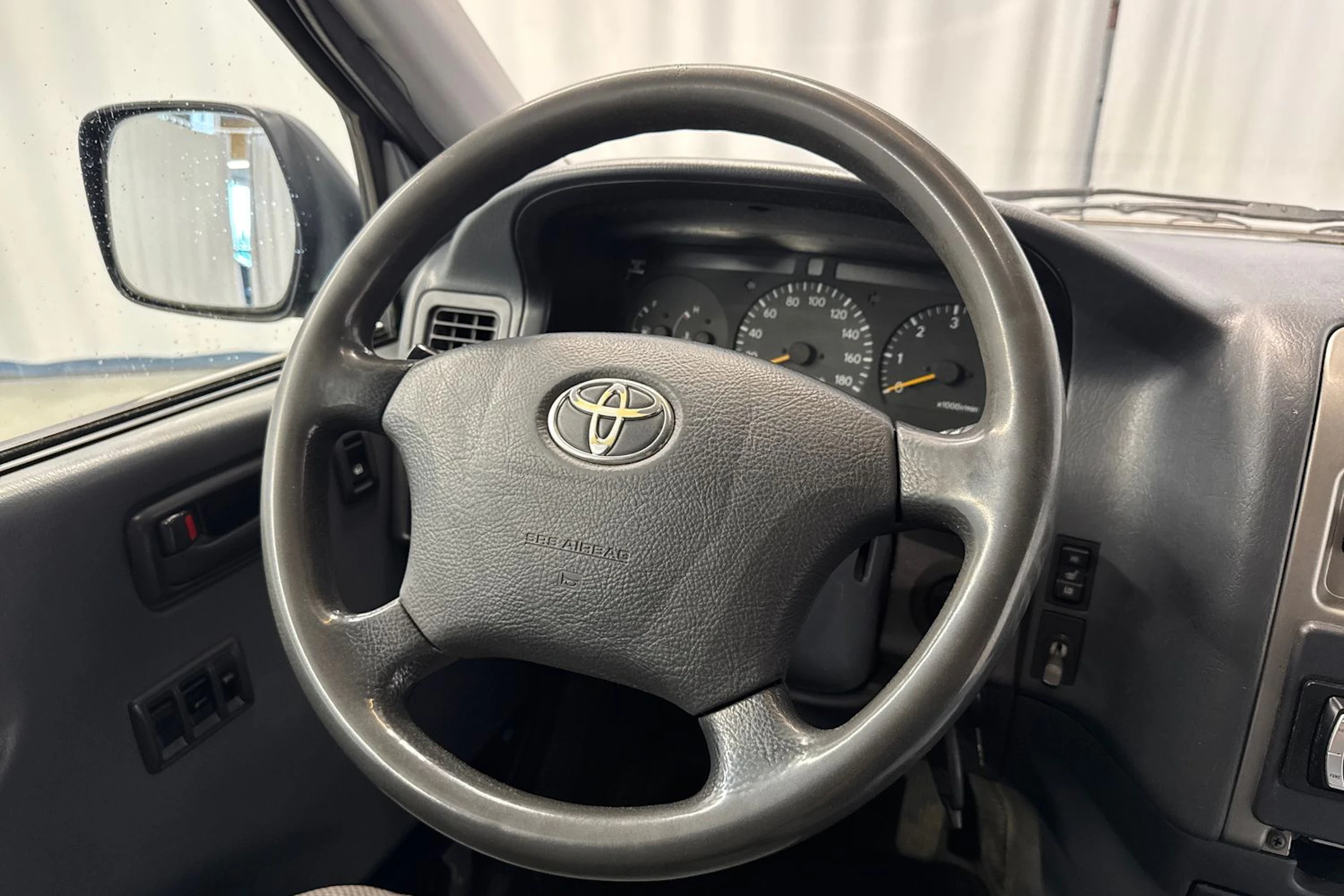 sininen Toyota Hiace 2007 kuva 13.