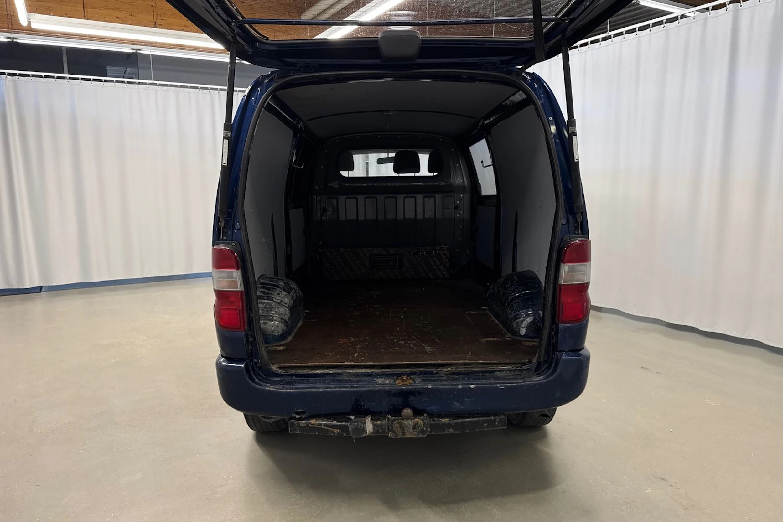 sininen Toyota Hiace 2007 kuva 20.
