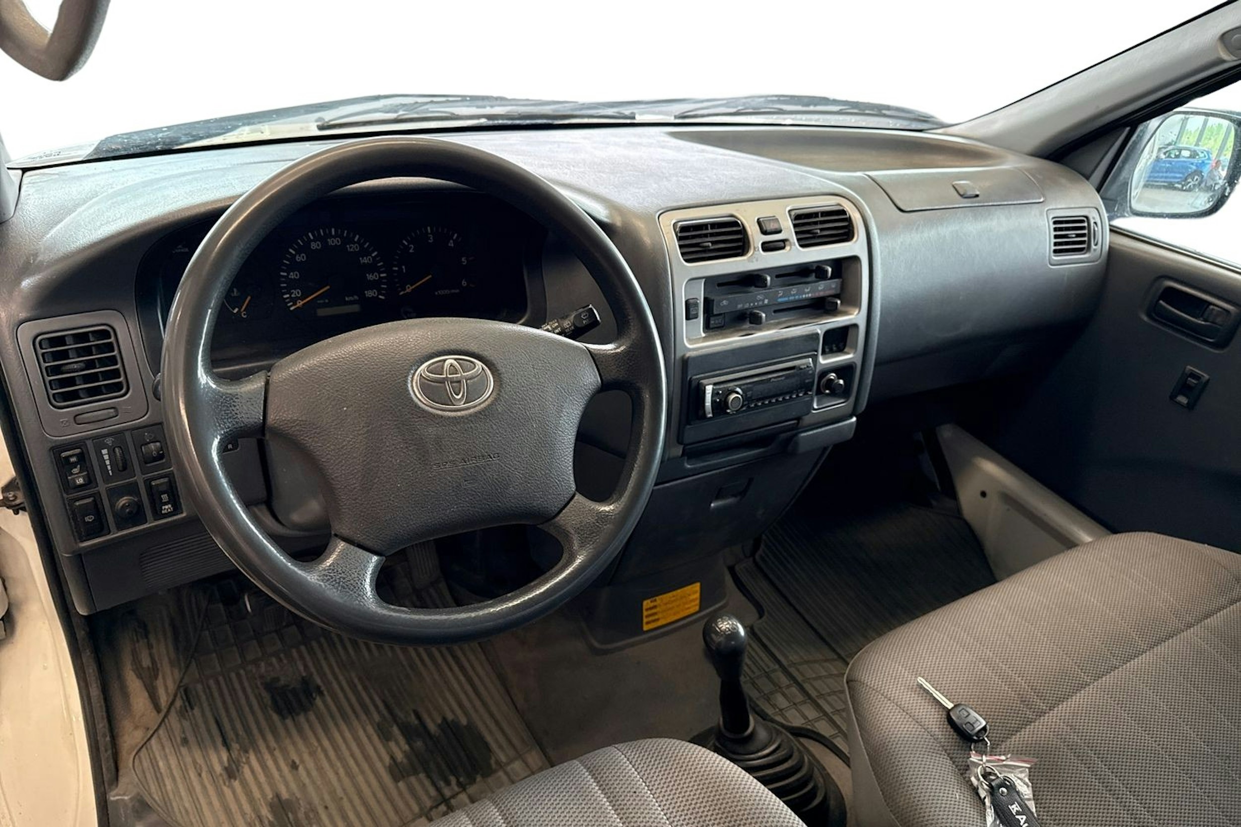 valkoinen Toyota Hiace 2007 kuva 7.