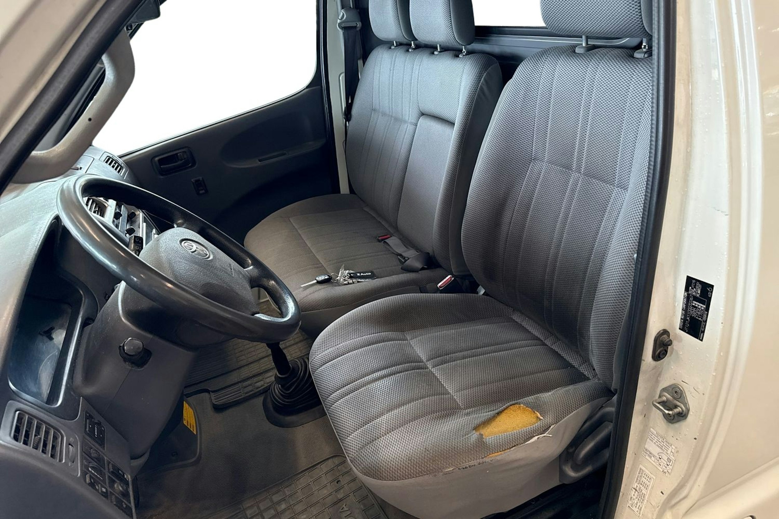 valkoinen Toyota Hiace 2007 kuva 10.