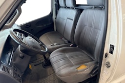 valkoinen Toyota Hiace 2007 kuva 10.