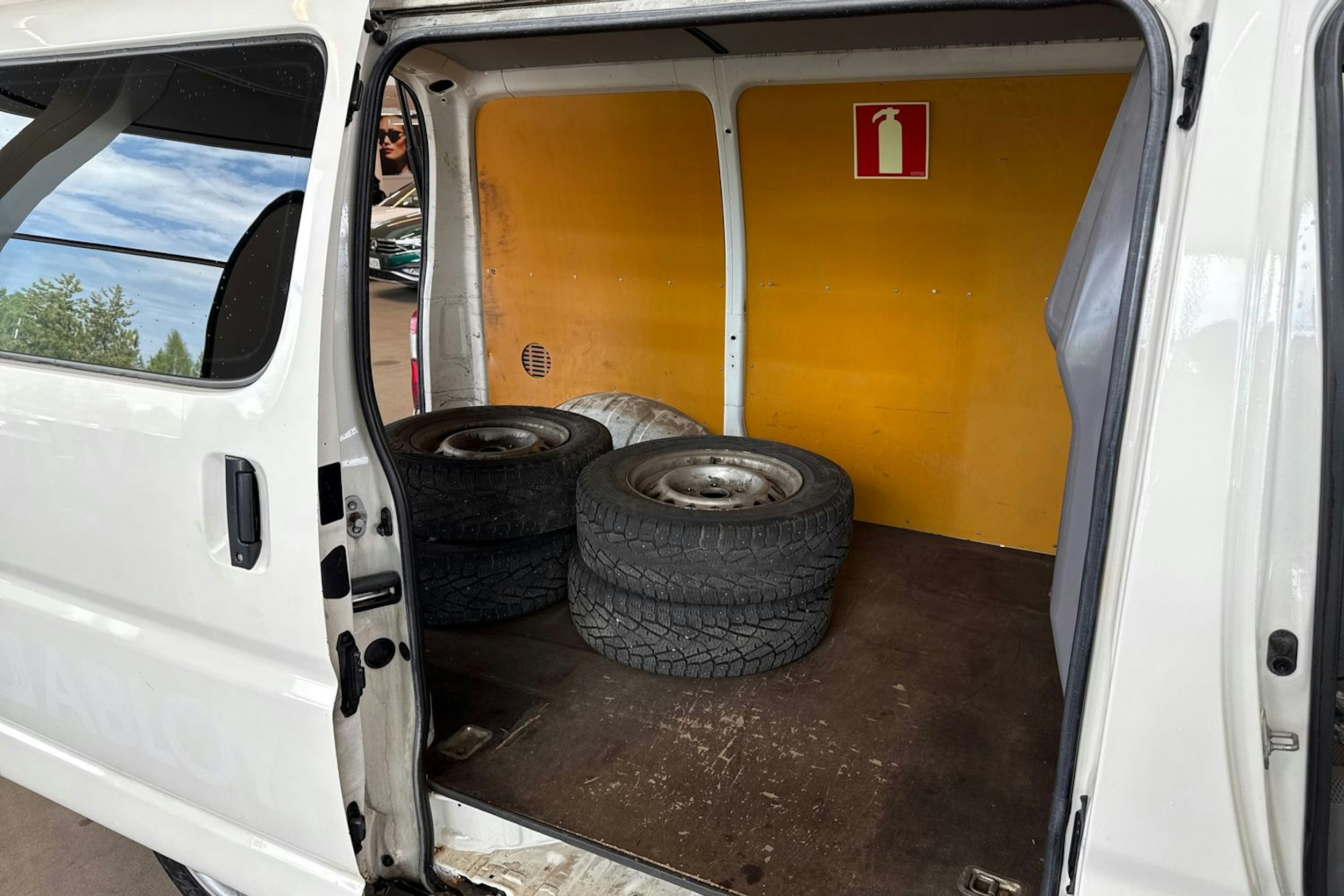 valkoinen Toyota Hiace 2007 kuva 13.