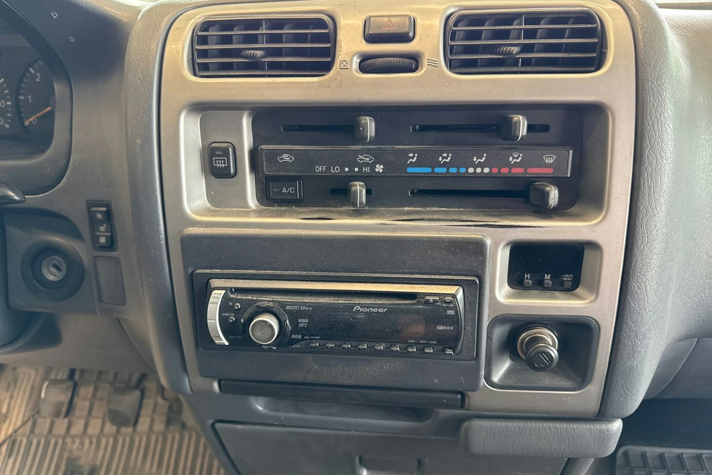 valkoinen Toyota Hiace 2007 kuva 17.