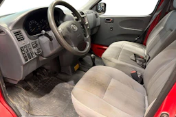 Punainen Toyota HIACE 2007 kuva 8.