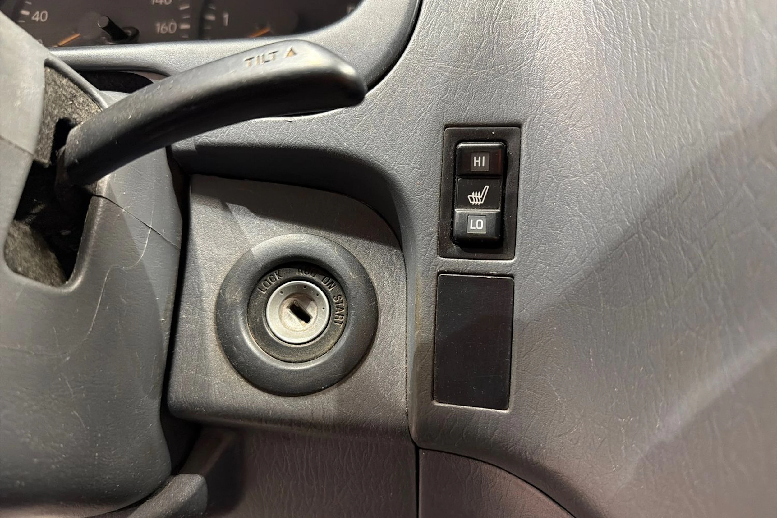 Punainen Toyota HIACE 2007 kuva 15.