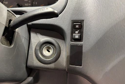 Punainen Toyota HIACE 2007 kuva 15.