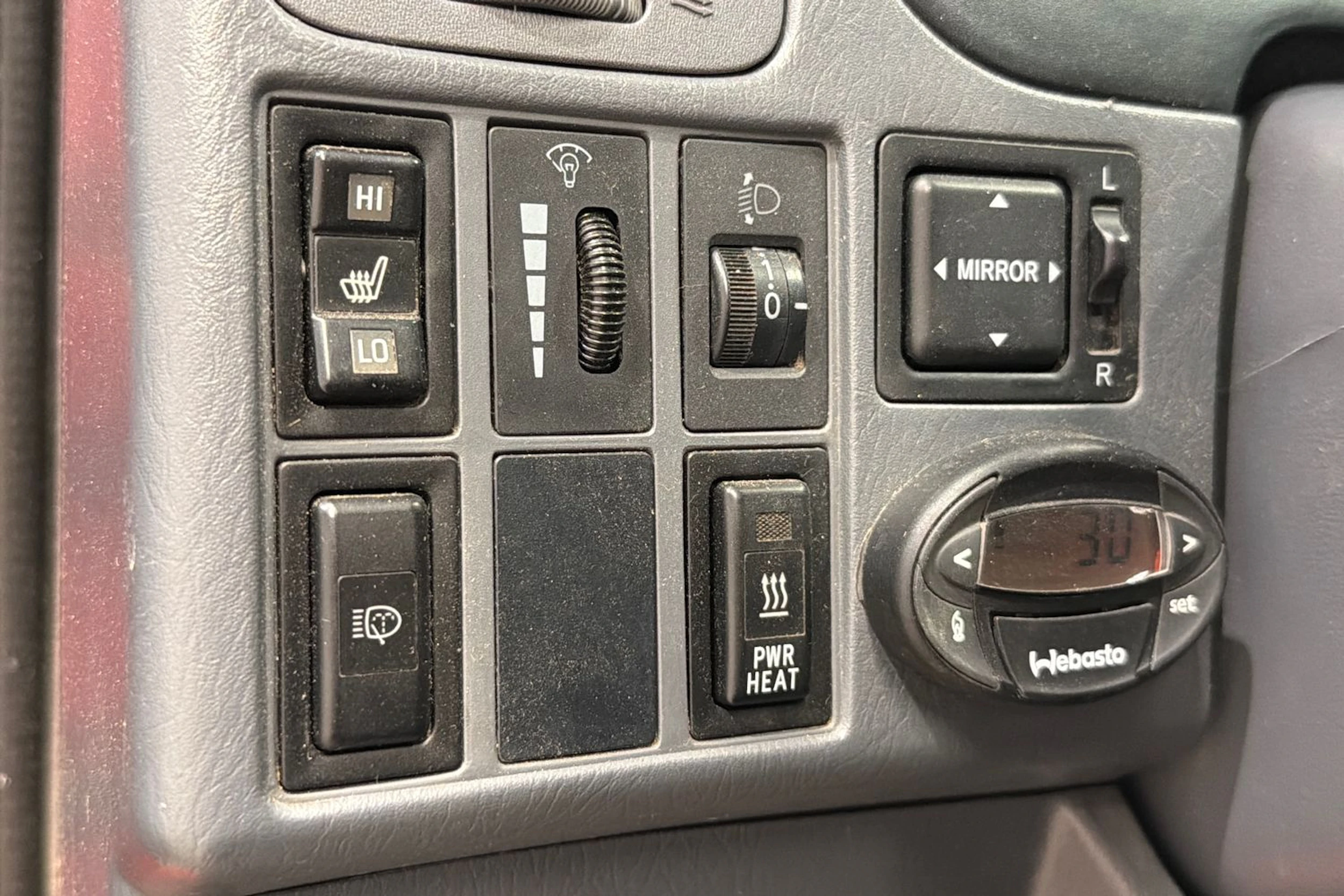 Punainen Toyota HIACE 2007 kuva 16.