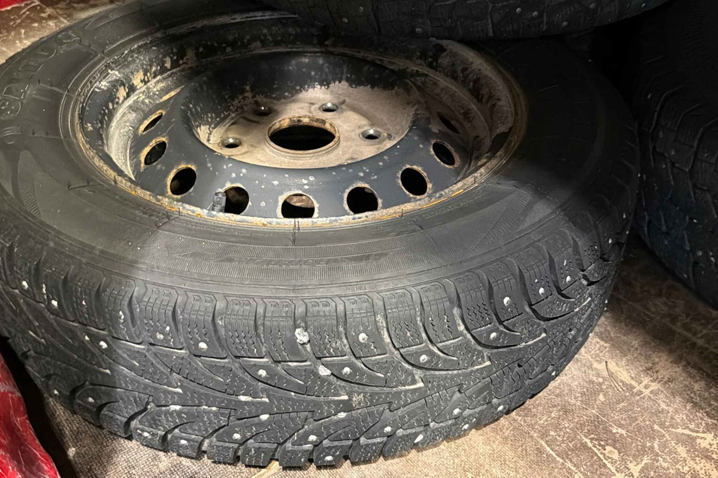 Punainen Toyota HIACE 2007 kuva 18.