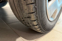 Punainen Toyota HIACE 2007 kuva 19.