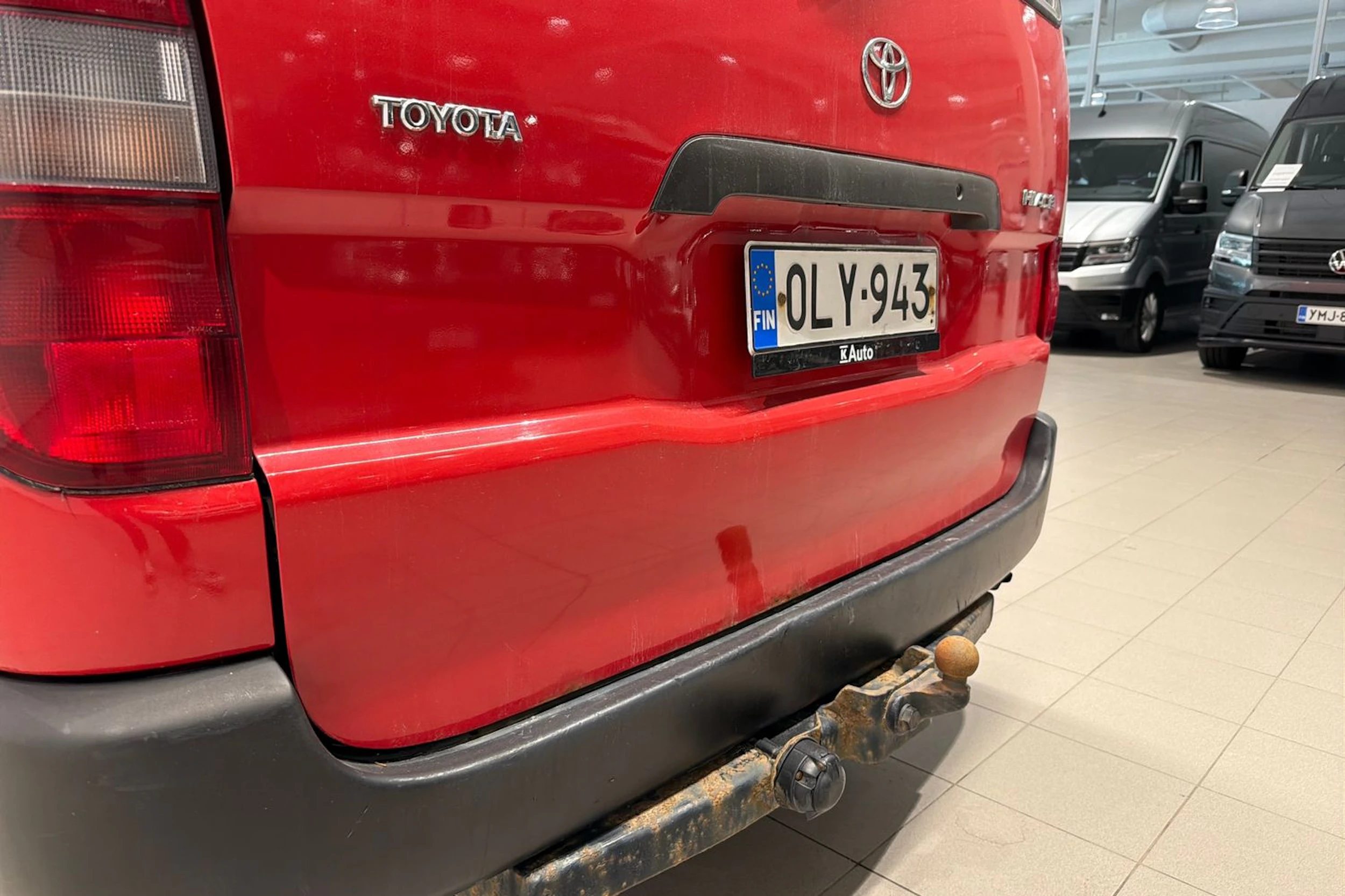 Punainen Toyota HIACE 2007 kuva 22.