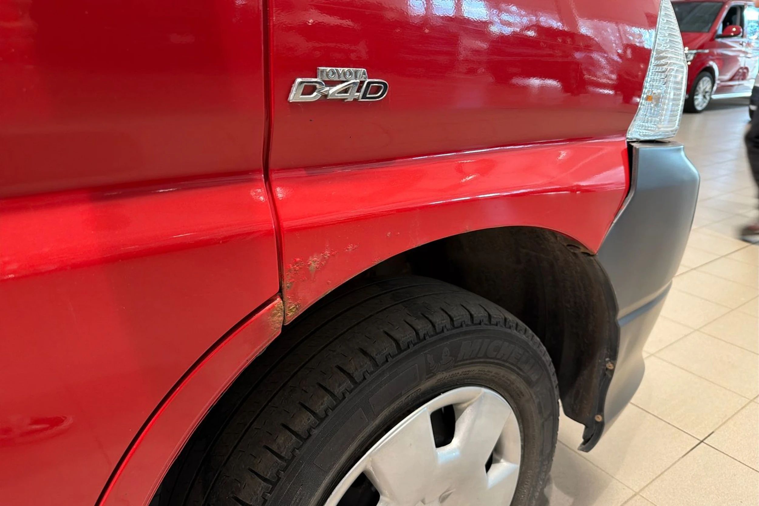 Punainen Toyota HIACE 2007 kuva 24.