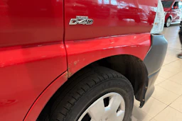 Punainen Toyota HIACE 2007 kuva 24.