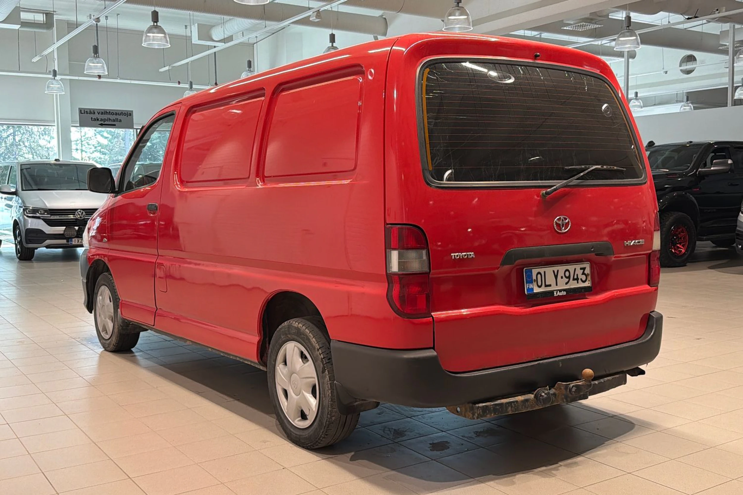 Punainen Toyota HIACE 2007 kuva 27.