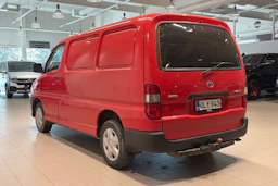 Punainen Toyota HIACE 2007 kuva 27.
