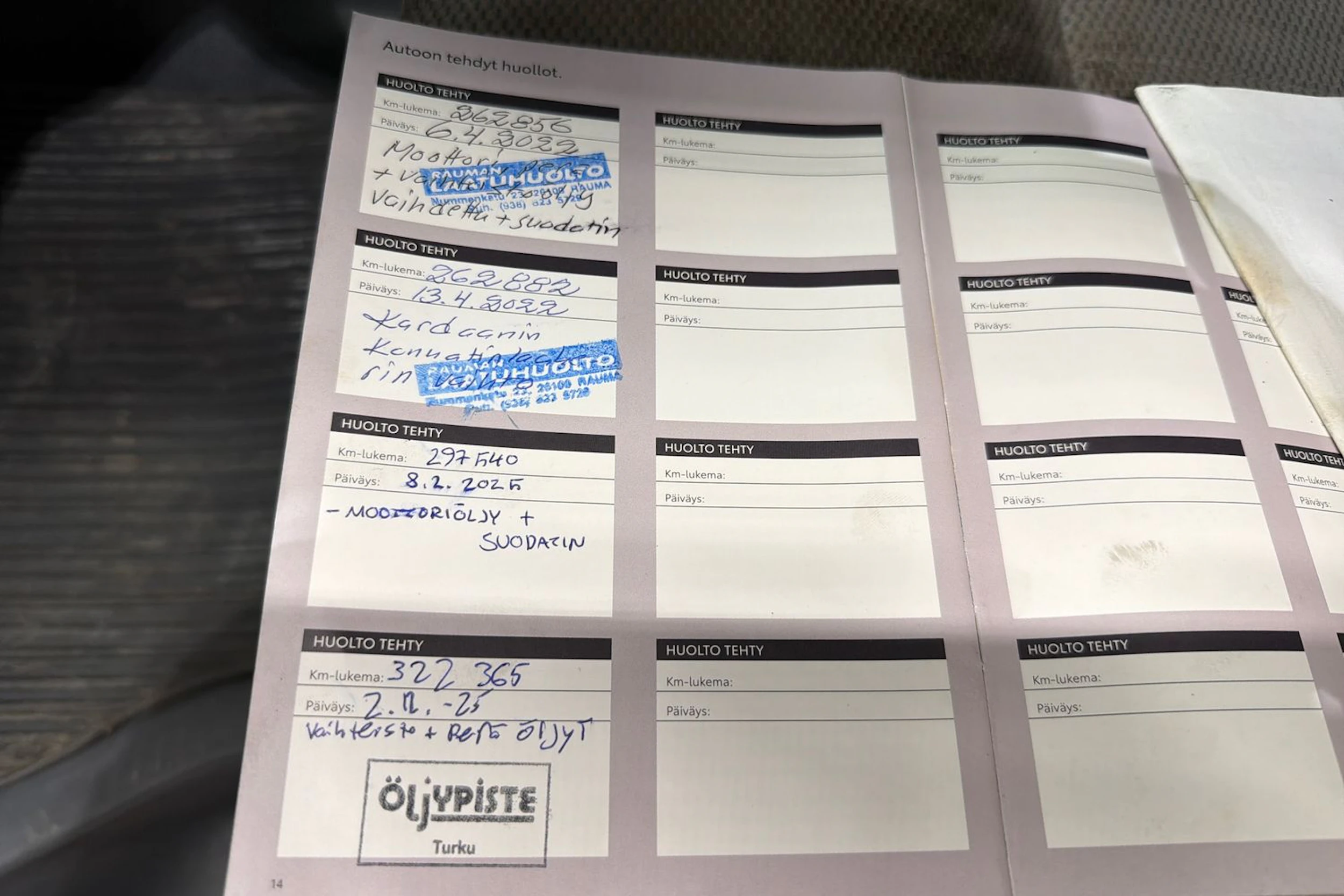 Punainen Toyota HIACE 2007 kuva 29.