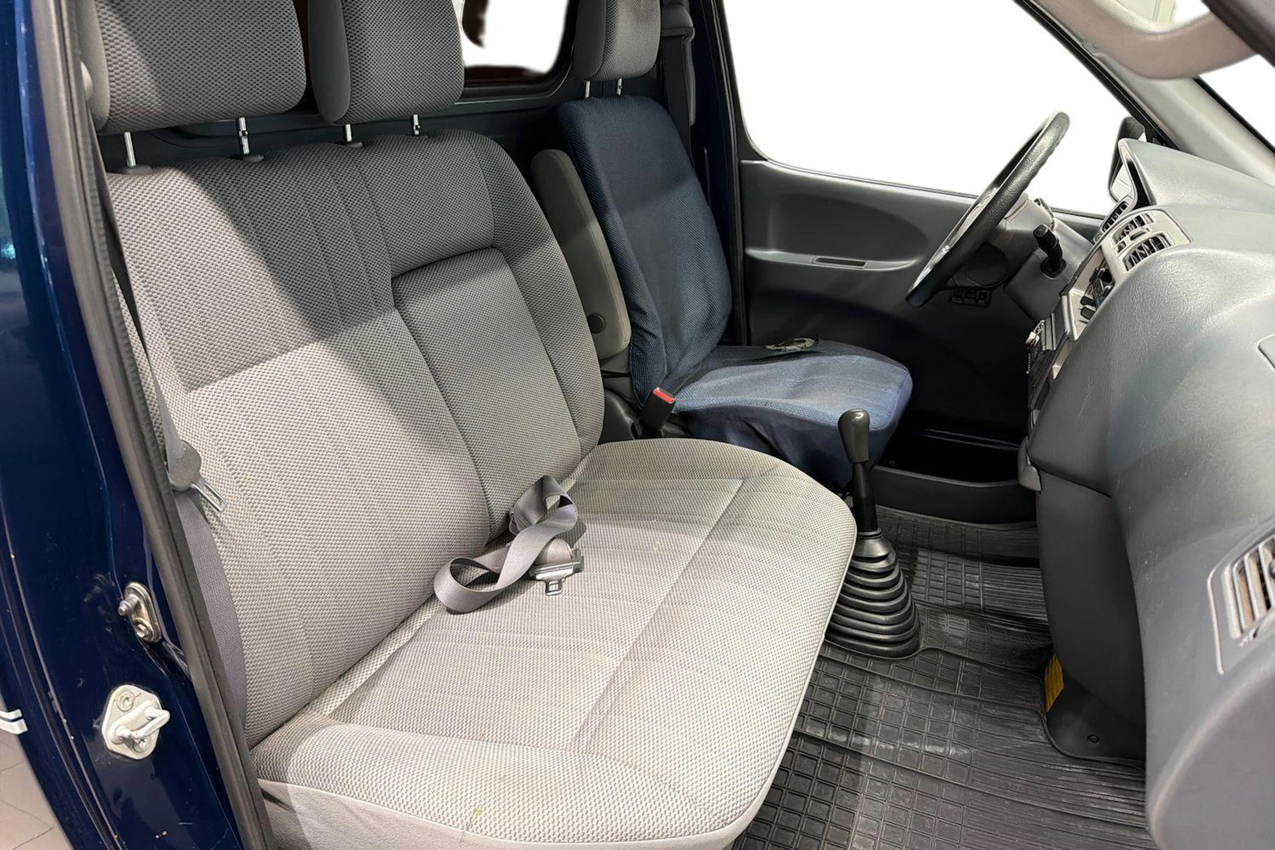 Sininen Toyota HIACE 2007 kuva 11.