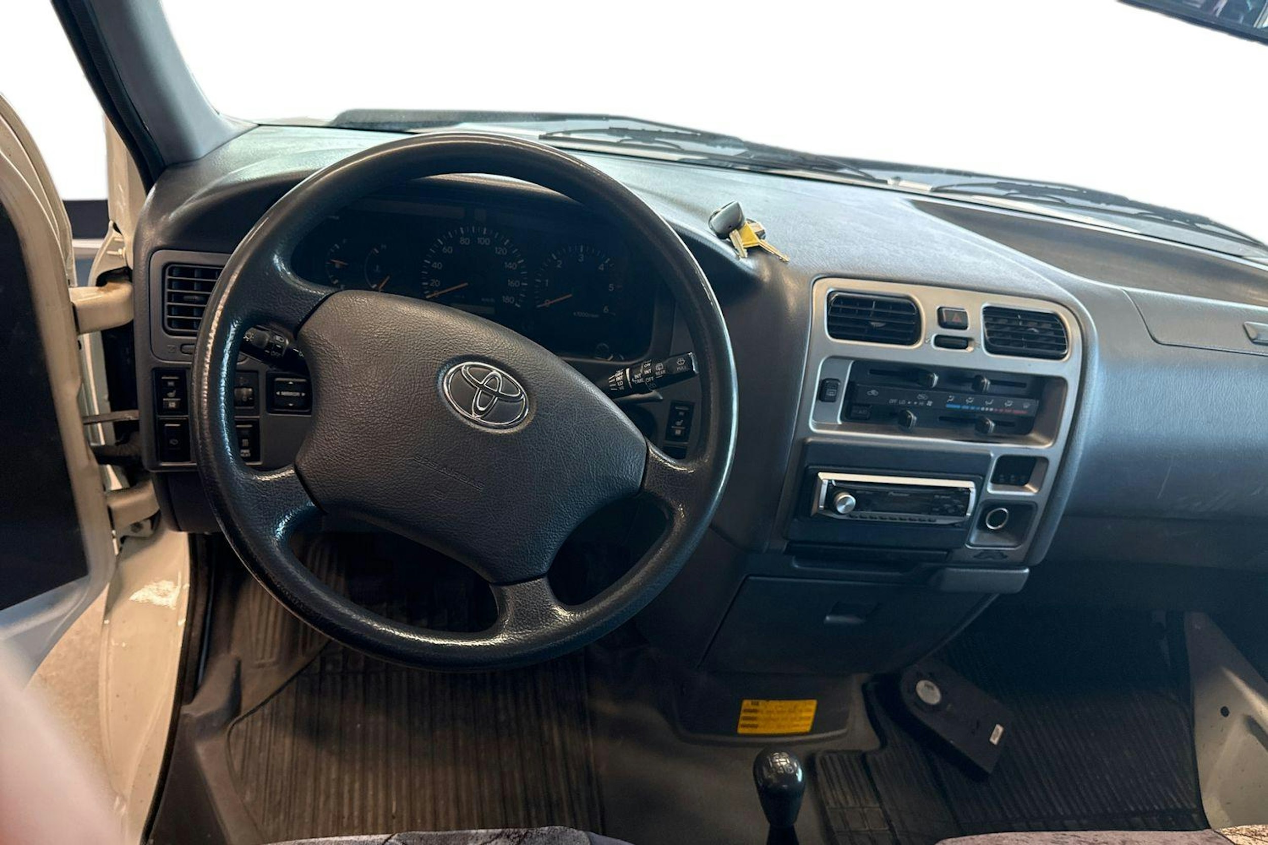 valkoinen Toyota Hiace 2007 kuva 9.