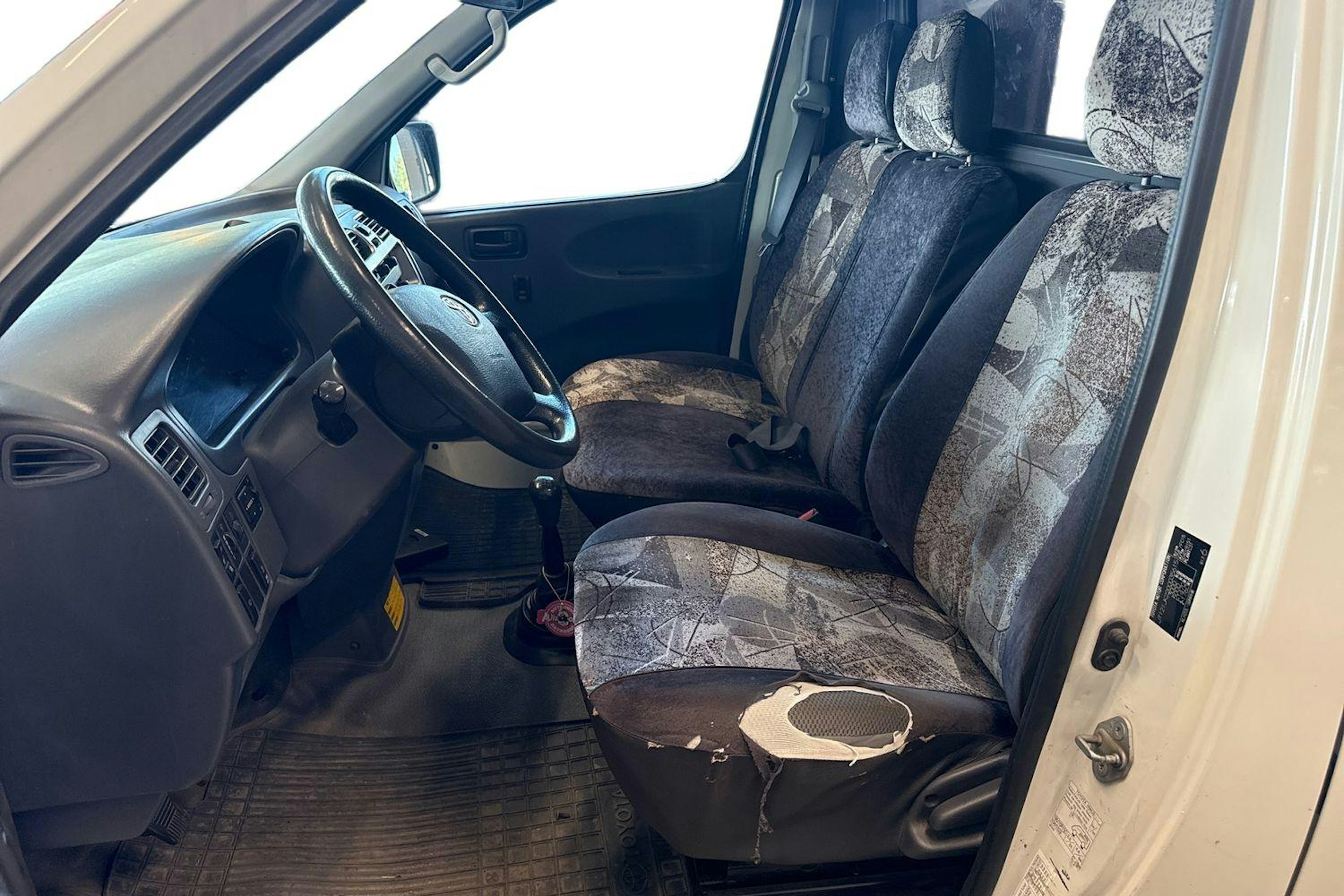 valkoinen Toyota Hiace 2007 kuva 10.