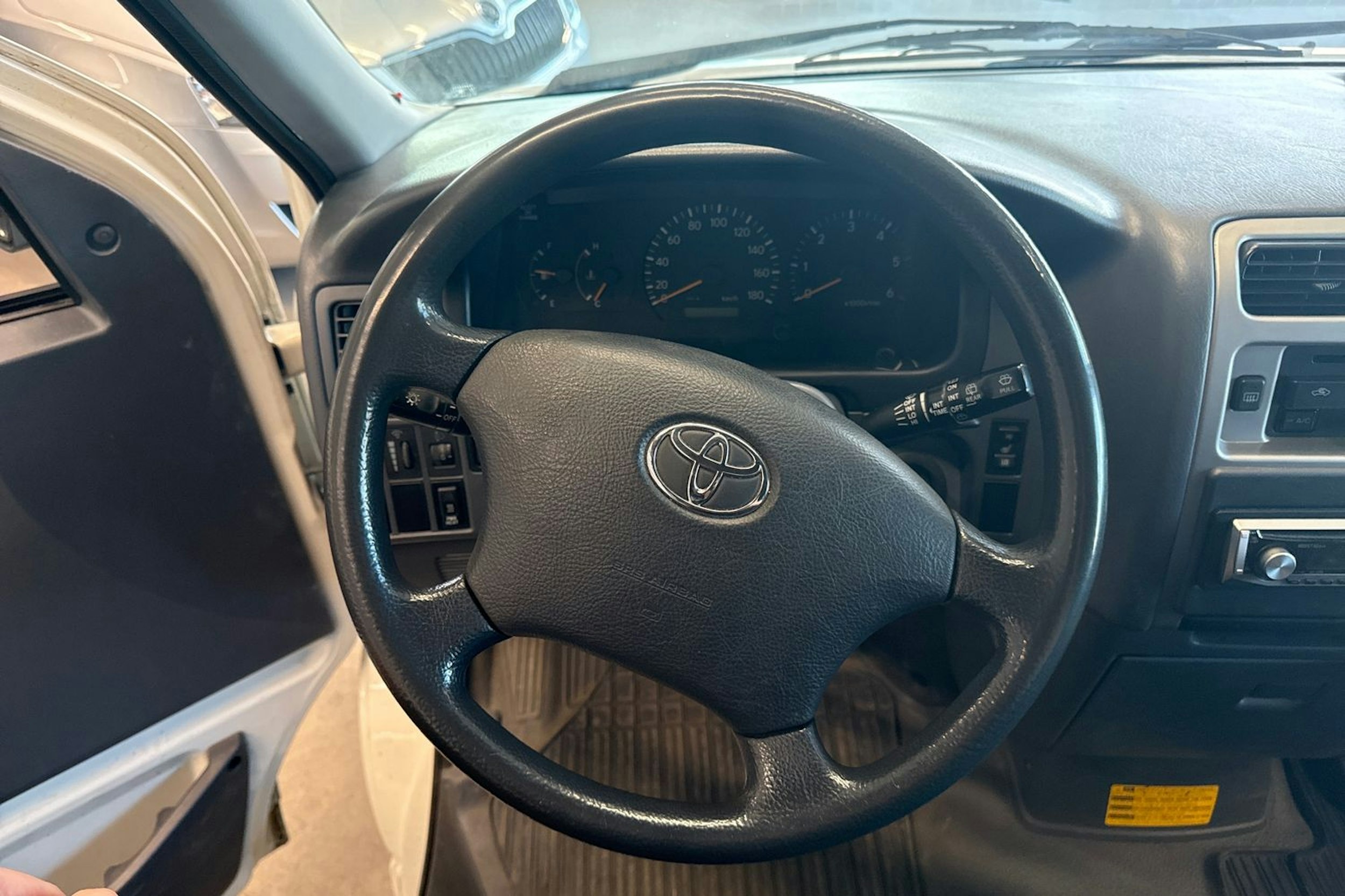 valkoinen Toyota Hiace 2007 kuva 14.