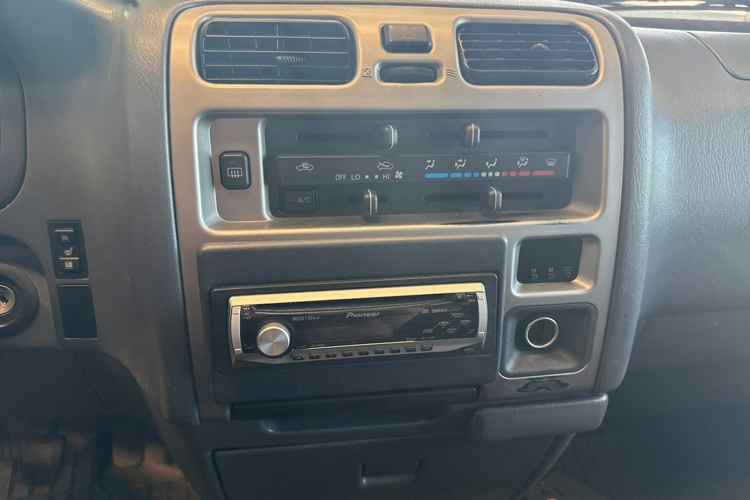 valkoinen Toyota Hiace 2007 kuva 17.