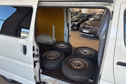 valkoinen Toyota Hiace 2007 kuva 18.