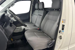 valkoinen Toyota Hiace 2007 kuva 8.