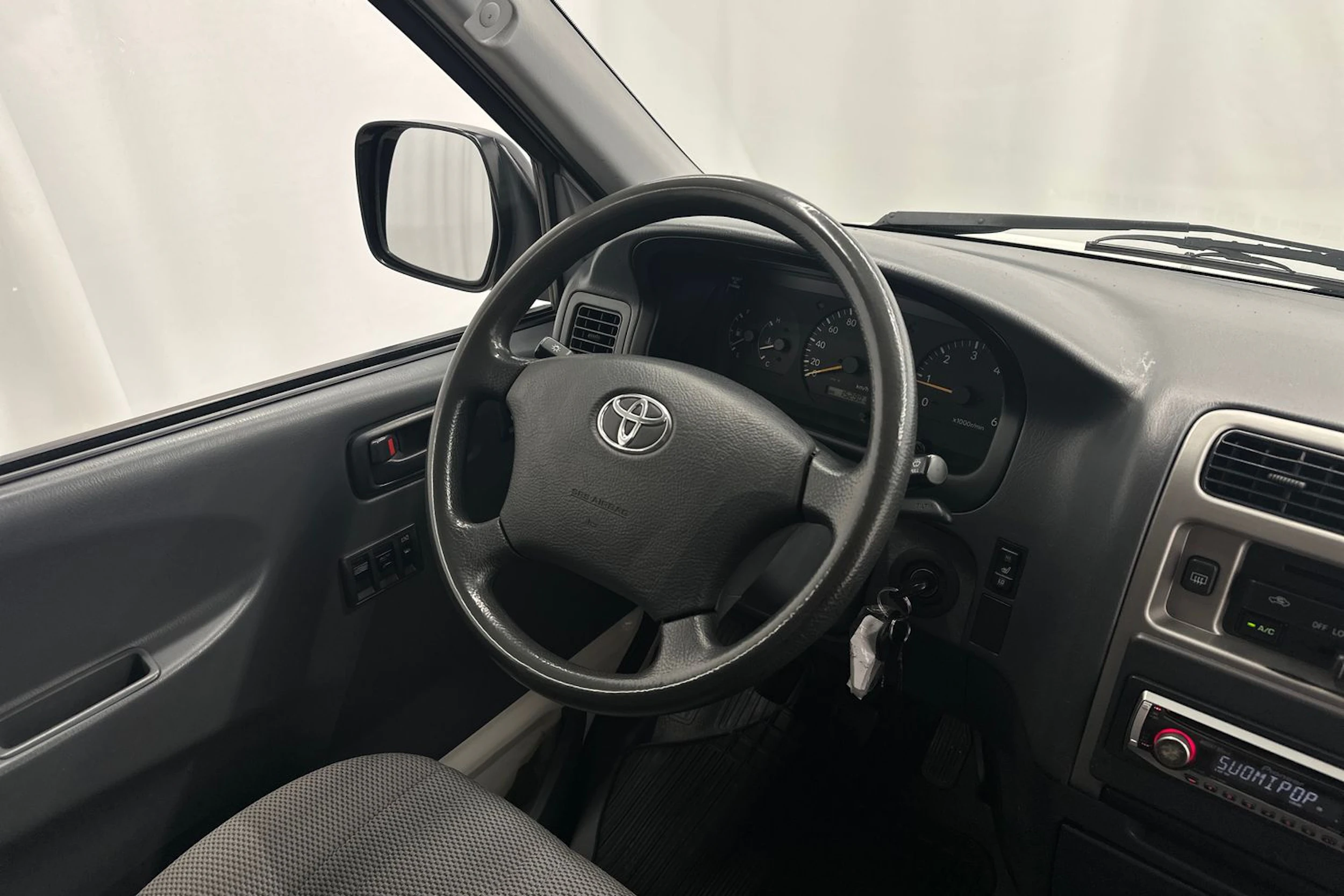 valkoinen Toyota Hiace 2007 kuva 10.
