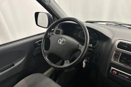 valkoinen Toyota Hiace 2007 kuva 10.