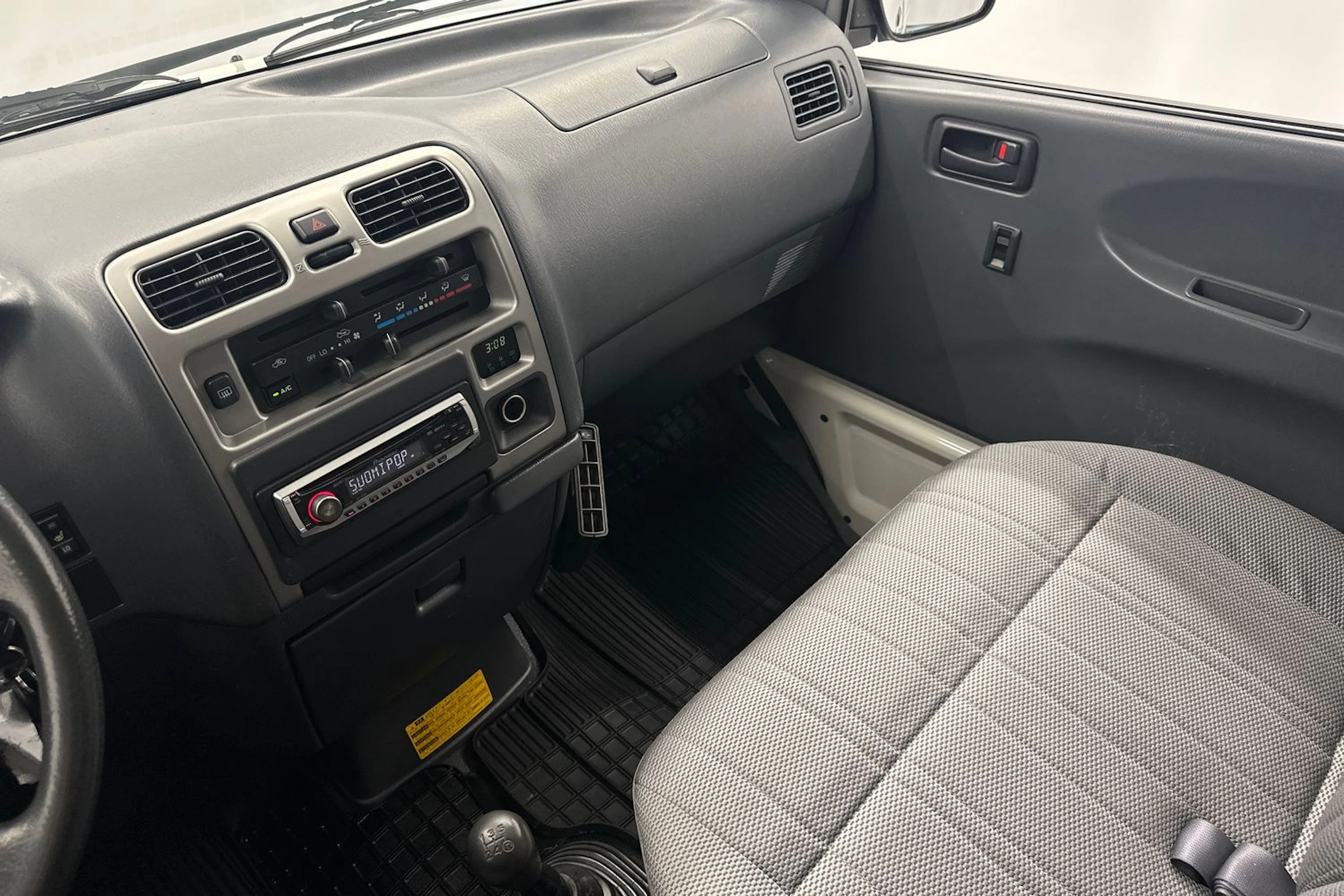 valkoinen Toyota Hiace 2007 kuva 12.
