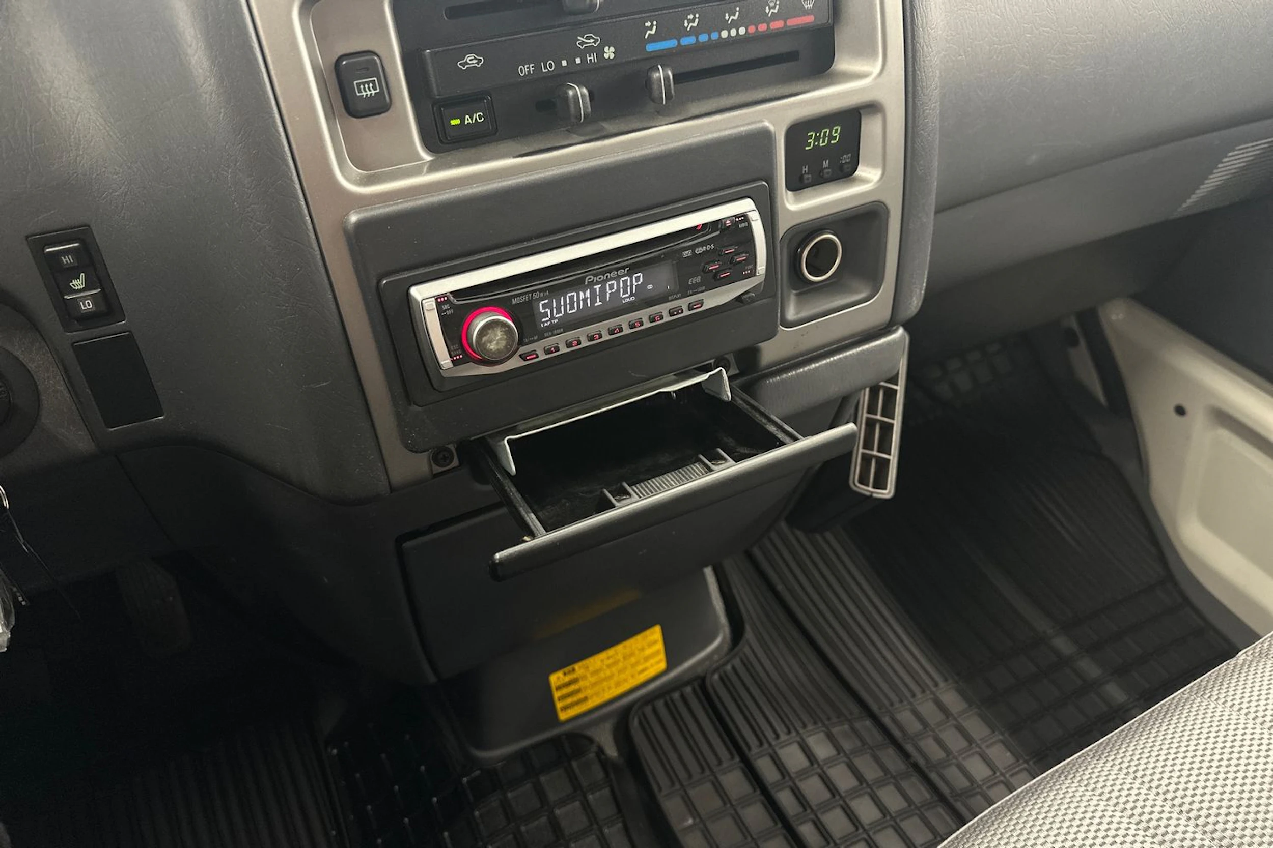valkoinen Toyota Hiace 2007 kuva 16.