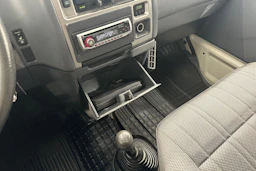 valkoinen Toyota Hiace 2007 kuva 17.