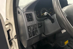 valkoinen Toyota Hiace 2007 kuva 19.