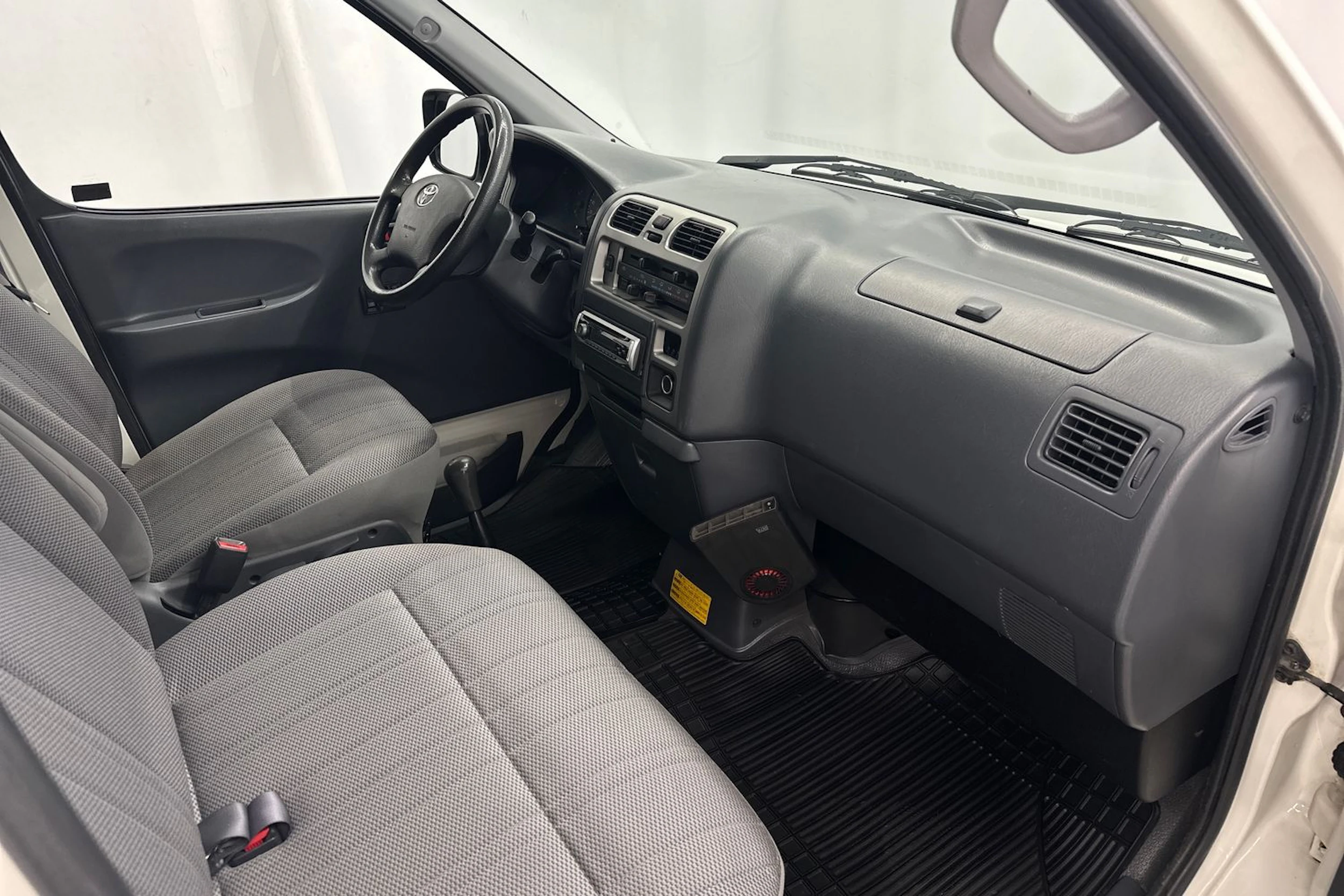 valkoinen Toyota Hiace 2007 kuva 21.