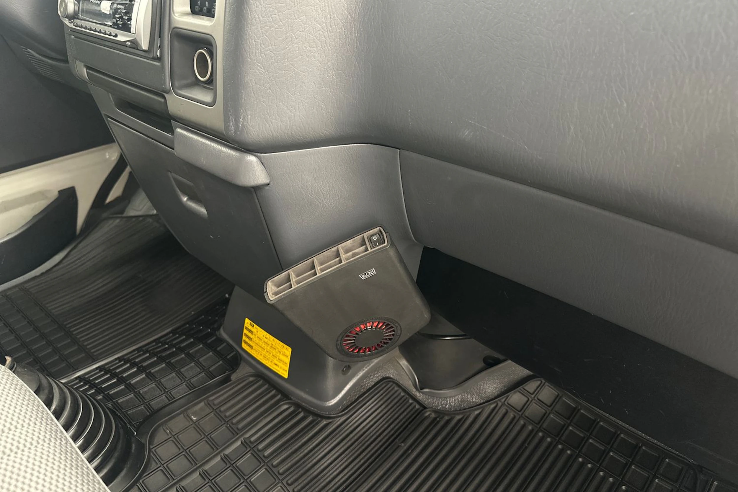 valkoinen Toyota Hiace 2007 kuva 22.